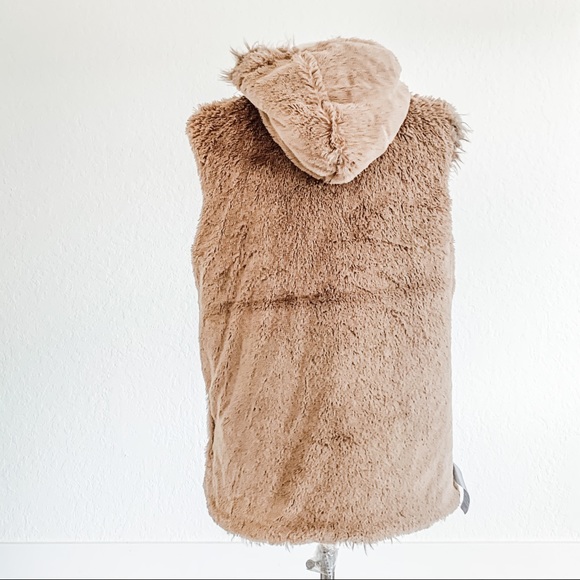 Faux Fur Vest (Reversible) - Picture 10 of 12